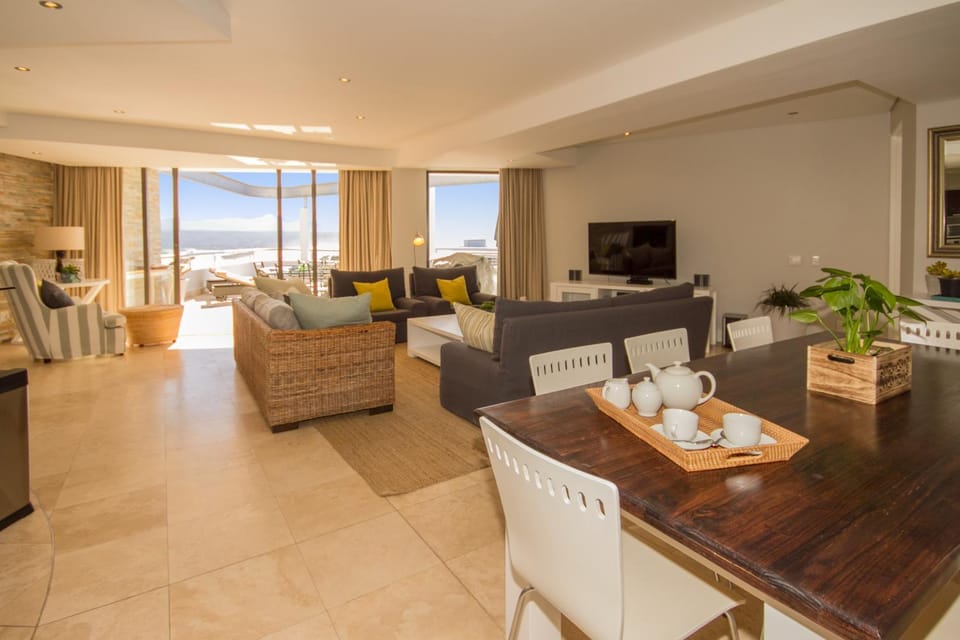 Living room, Photo of the whole room, Dining area, Mountain view, Sea view