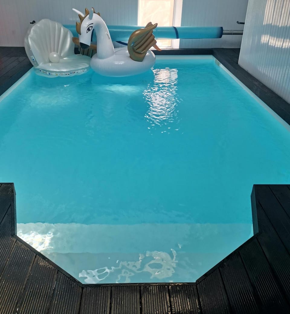Swimming pool, Swimming pool
