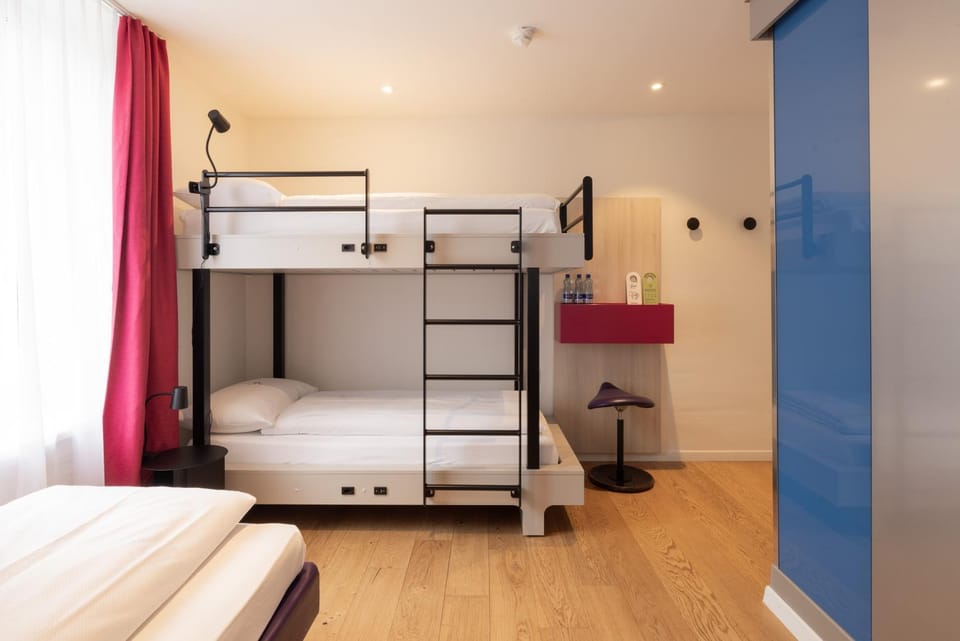 Bed, Photo of the whole room, bunk bed