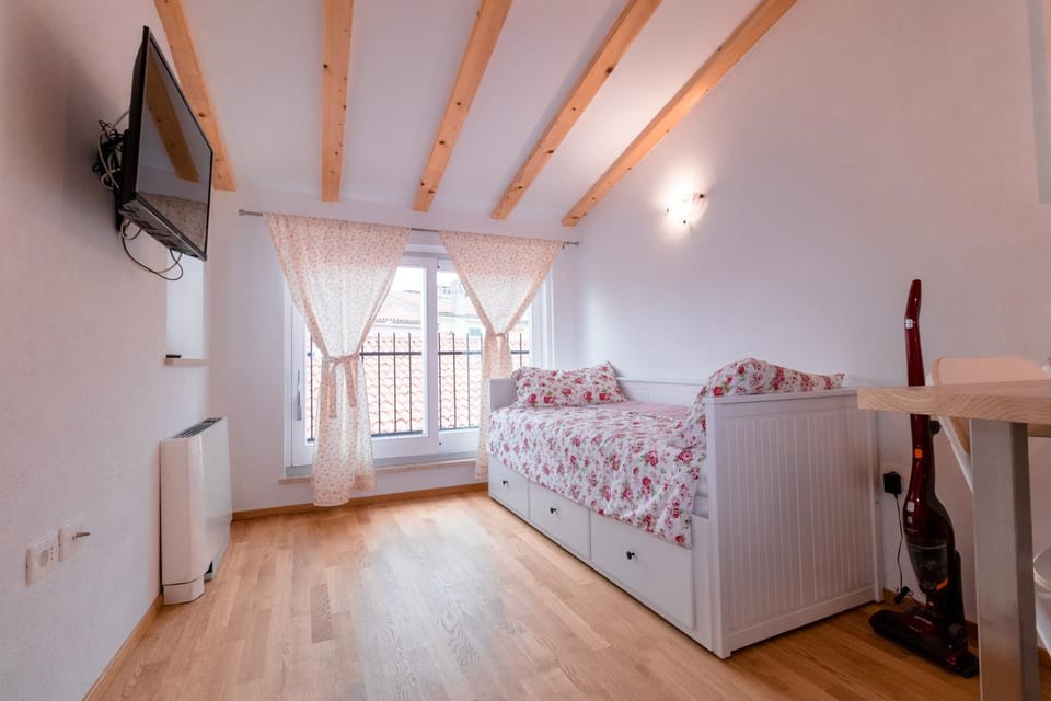 Bed, TV and multimedia