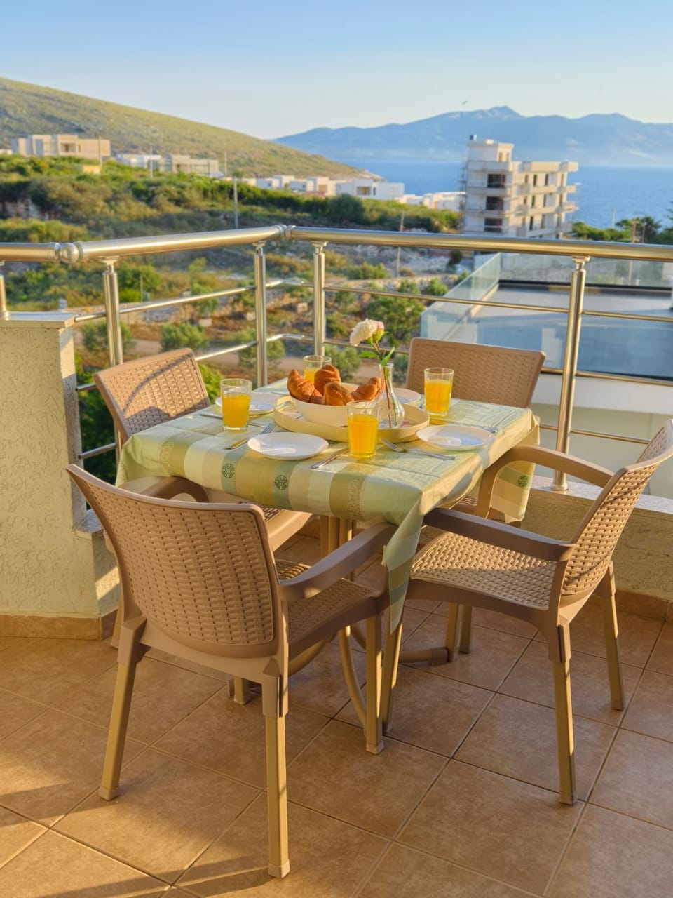Natural landscape, View (from property/room), Balcony/Terrace, Dining area, Mountain view, Sea view