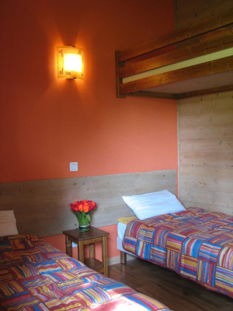 Bedroom, bunk bed