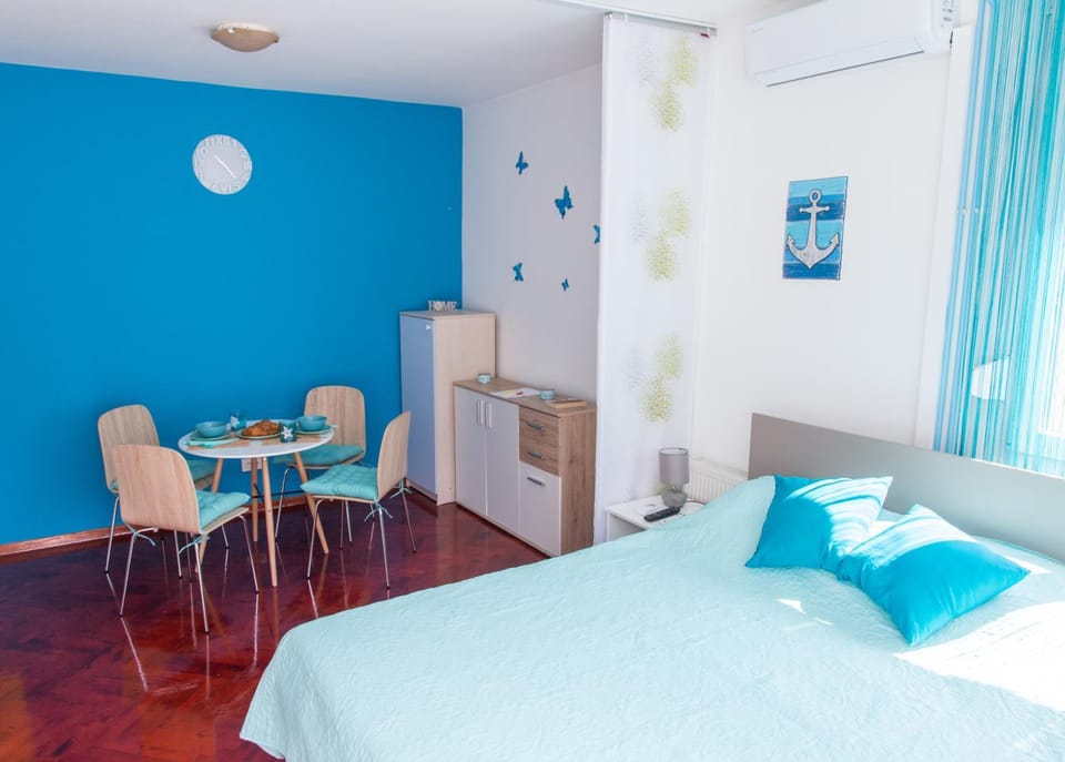 Living room, Dining area, Bedroom