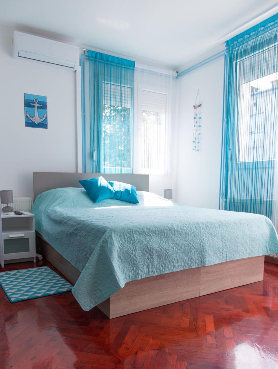 Bed, Living room, Bedroom