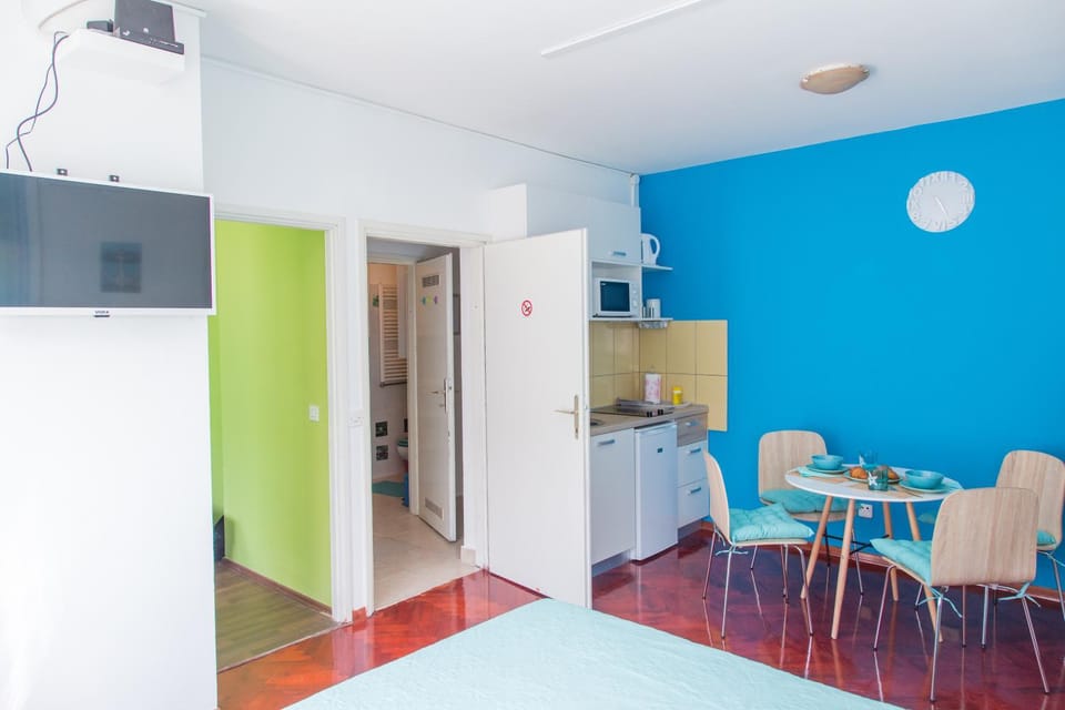 Kitchen or kitchenette, Living room, Dining area