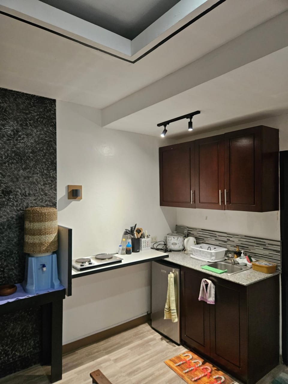 Weyh's Studio #2 by the ocean 100Mbps Apartment in Central Visayas