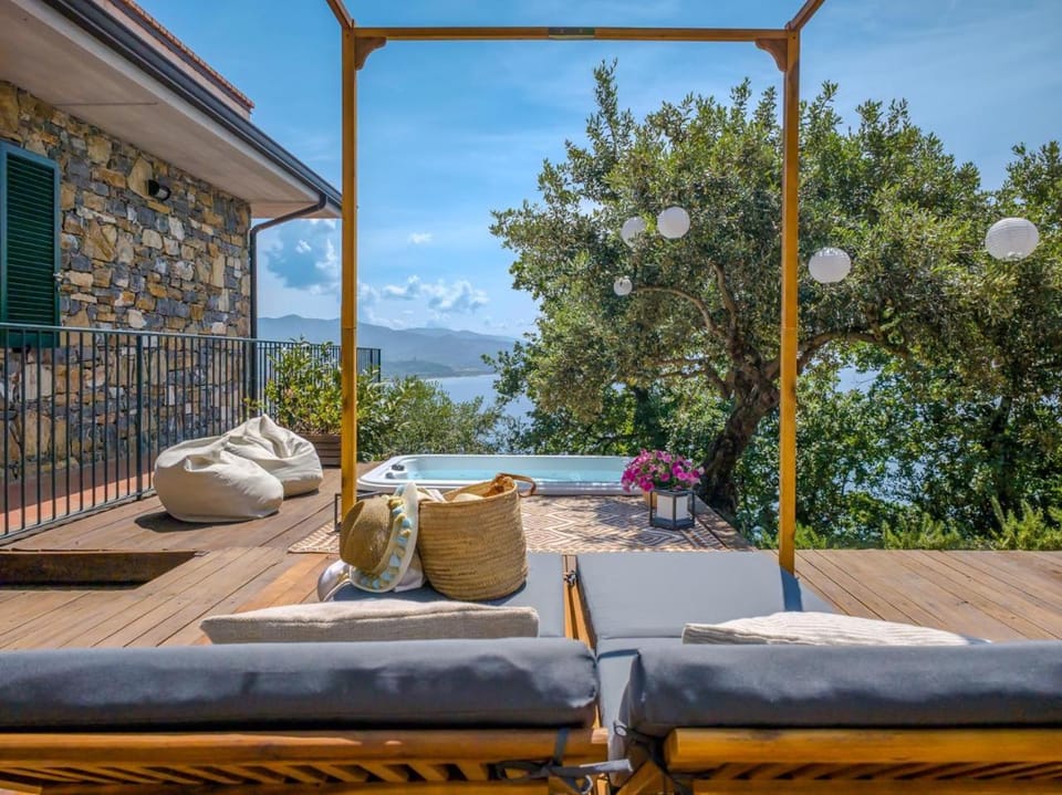 Patio, Hot Tub