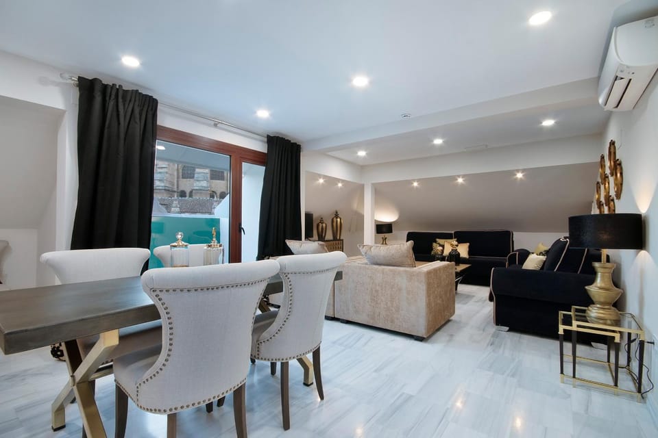 Seating area, City view, Landmark view, Family