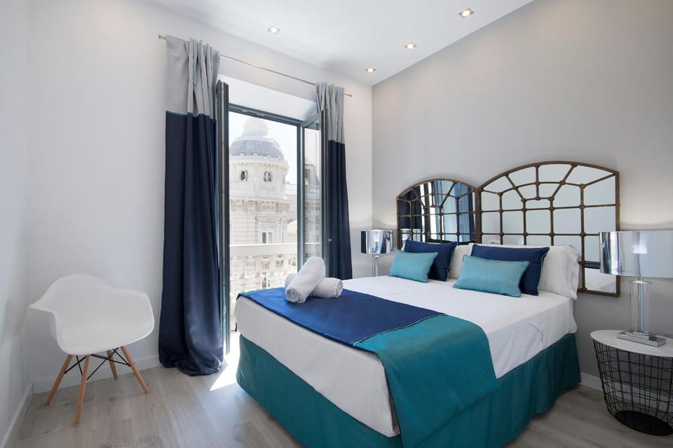Photo of the whole room, Bedroom, City view, Landmark view, Family