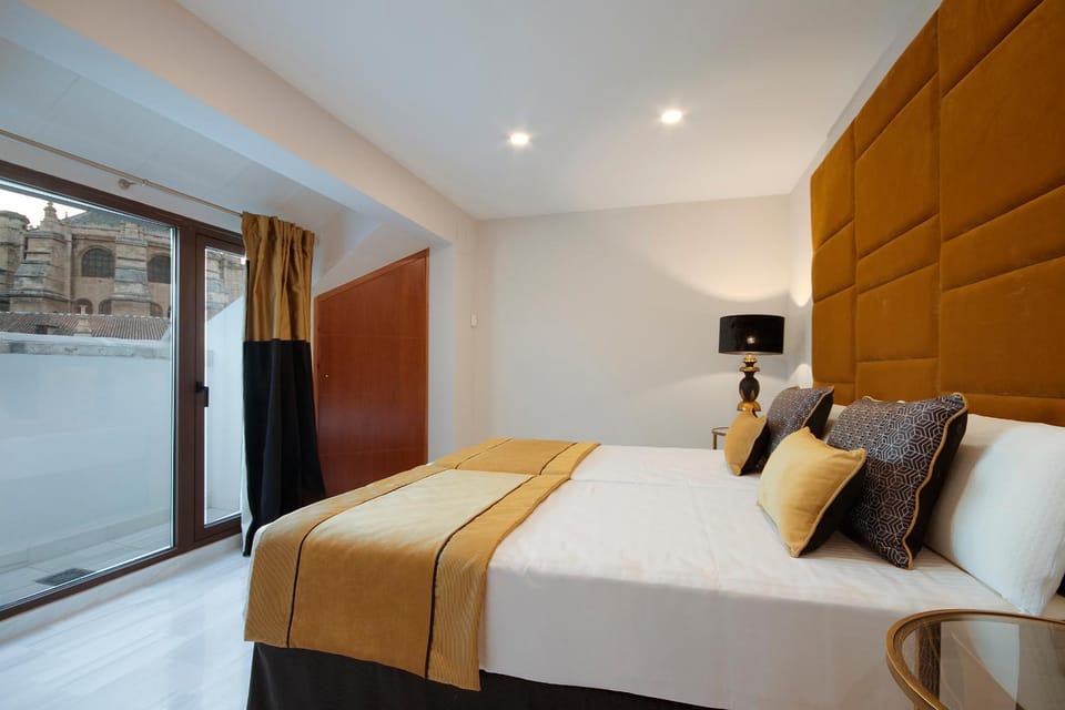 Bedroom, City view, Landmark view, Family