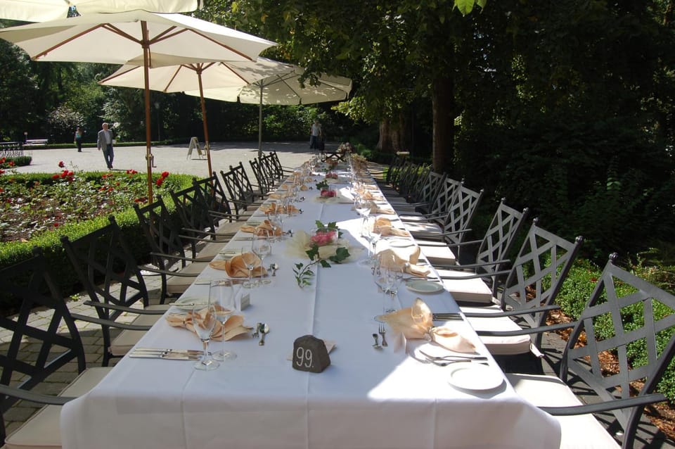 Restaurant/places to eat, Restaurant/places to eat