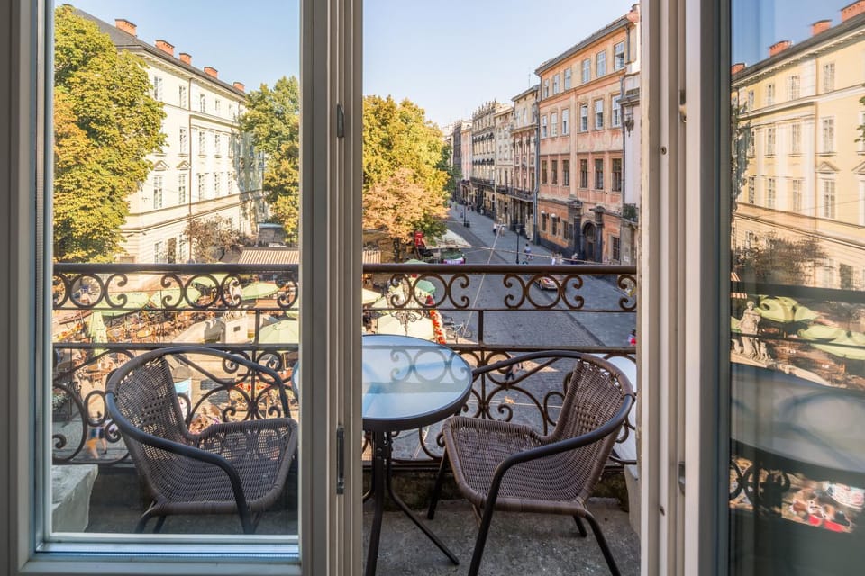 Day, View (from property/room), Balcony/Terrace, Living room, Photo of the whole room, Seating area, City view