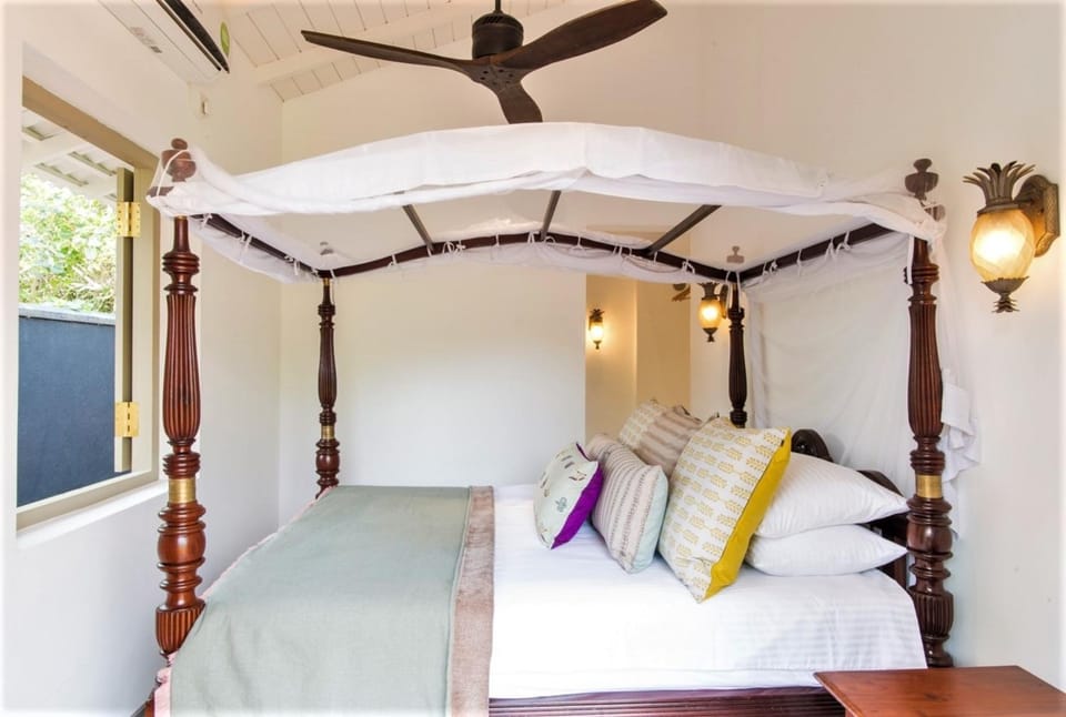 Bed, Bedroom, Garden view