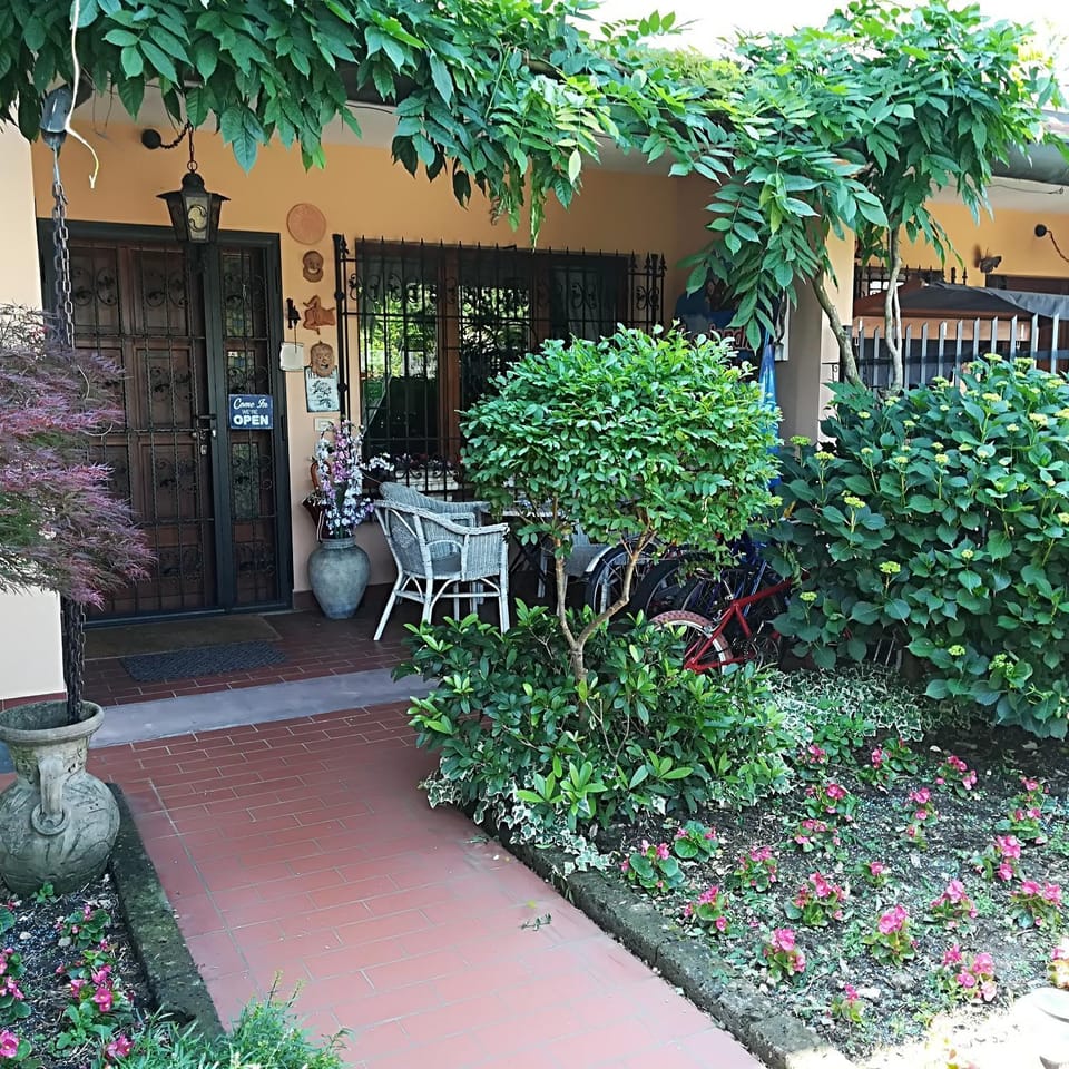 Facade/entrance, Day, Garden, Floor plan