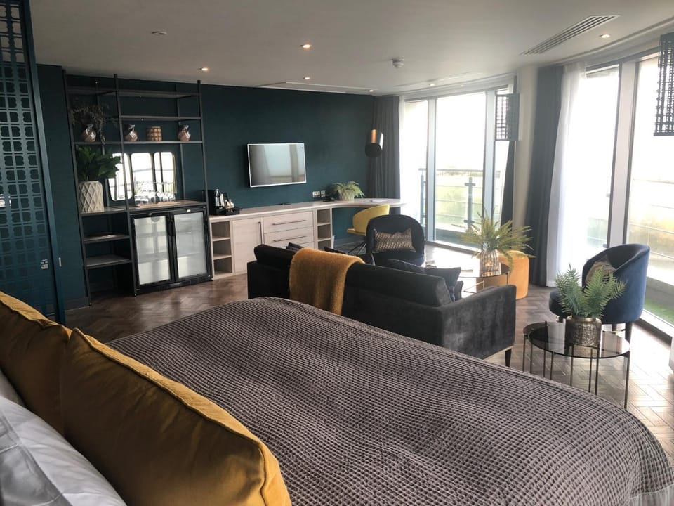 Living room, Bedroom