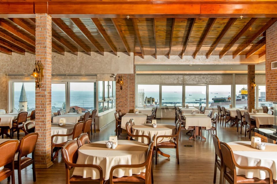 Restaurant/places to eat, Sea view, Breakfast