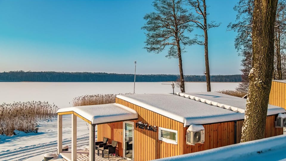 Property building, Winter, Lake view