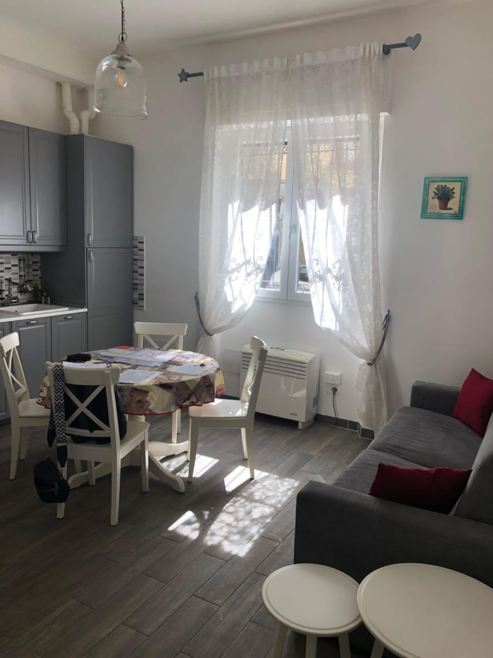 Kitchen or kitchenette, Living room, Seating area, Dining area