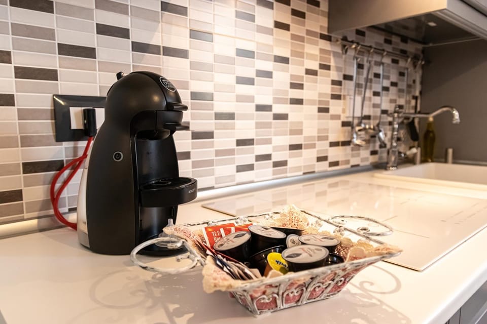 Coffee/tea facilities, Food and drinks