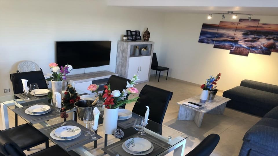 TV and multimedia, Living room, Lounge or bar