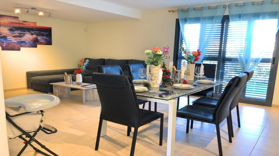 Living room, Dining area
