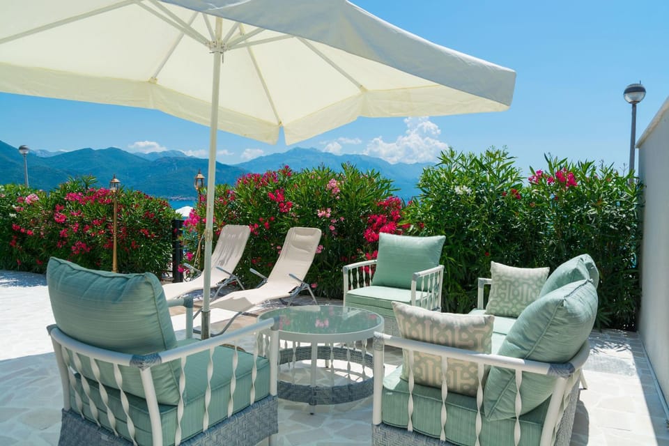 Patio, Day, Natural landscape, Summer, View (from property/room), Balcony/Terrace, Seating area, Mountain view, sunbed