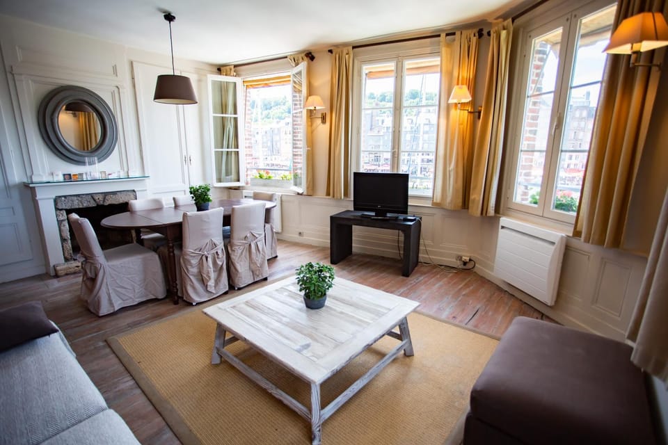 TV and multimedia, Living room, Dining area