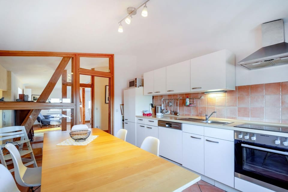 Kitchen or kitchenette, Dining area, dishwasher, stove