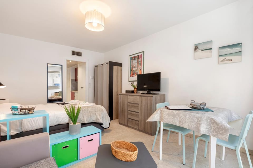 Communal lounge/ TV room, Bed