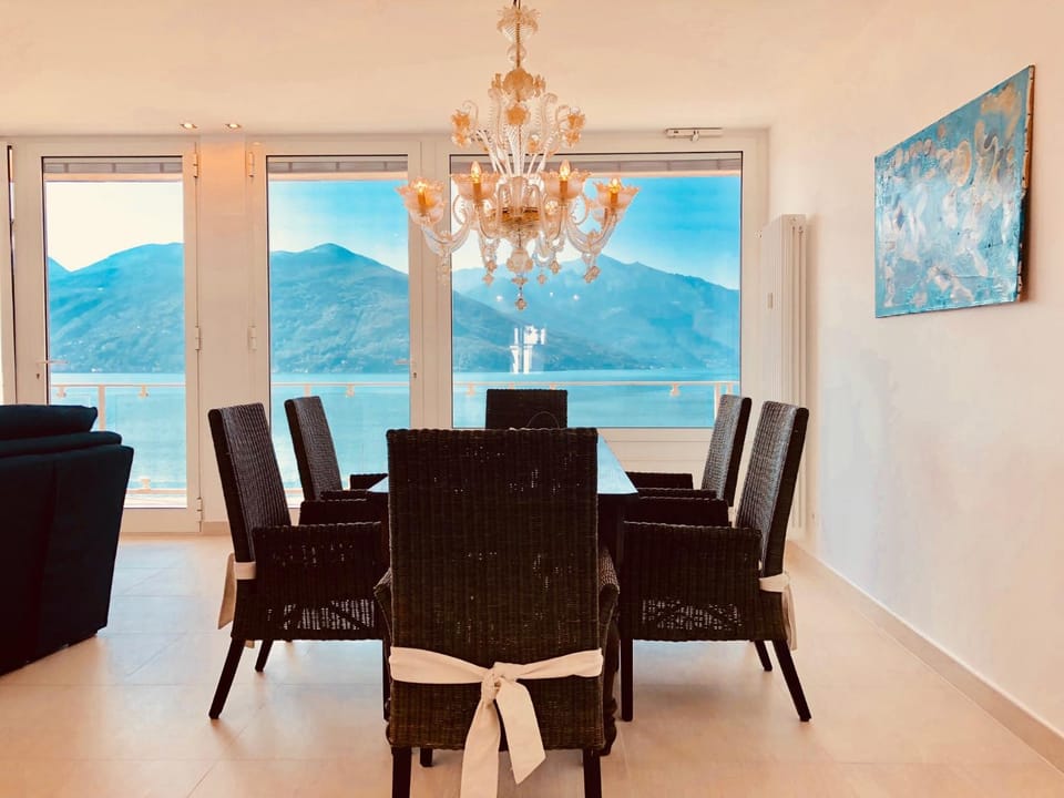 Seating area, Dining area