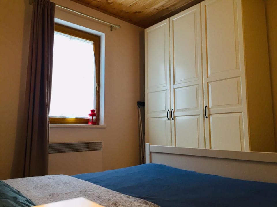 Bedroom, wardrobe