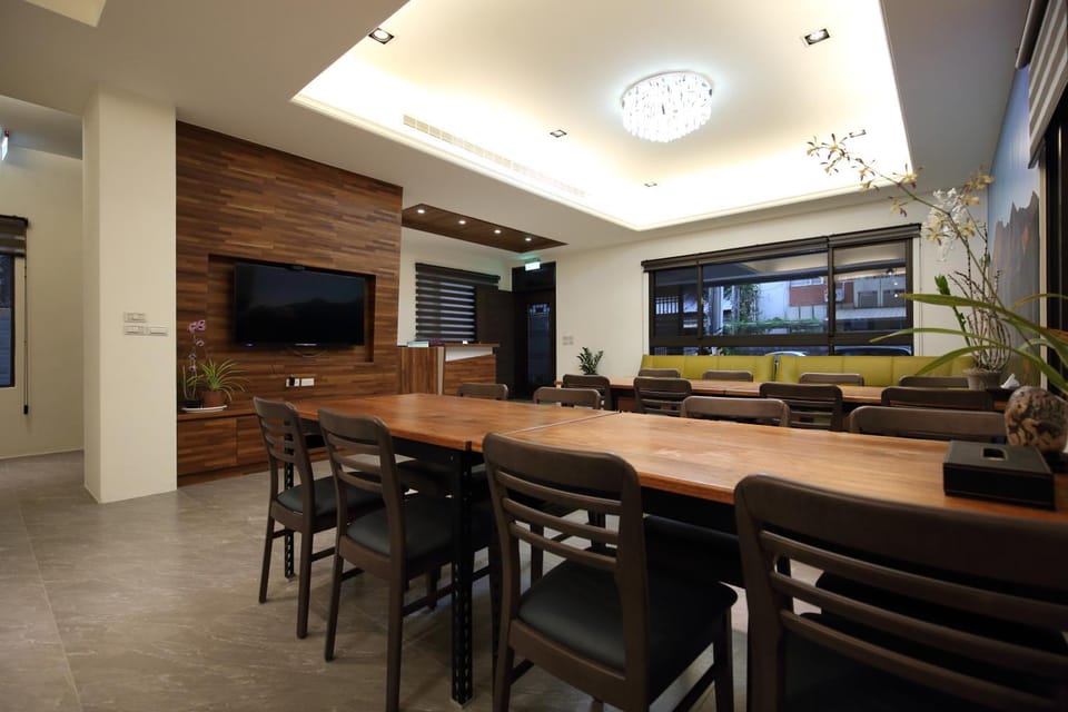 Communal lounge/ TV room