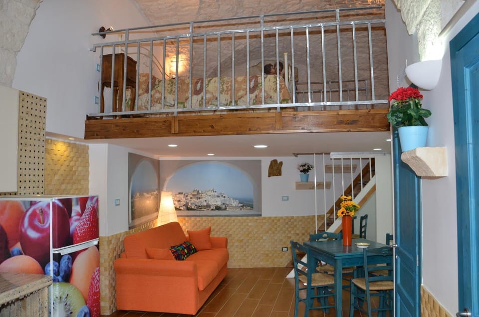 Seating area, Dining area