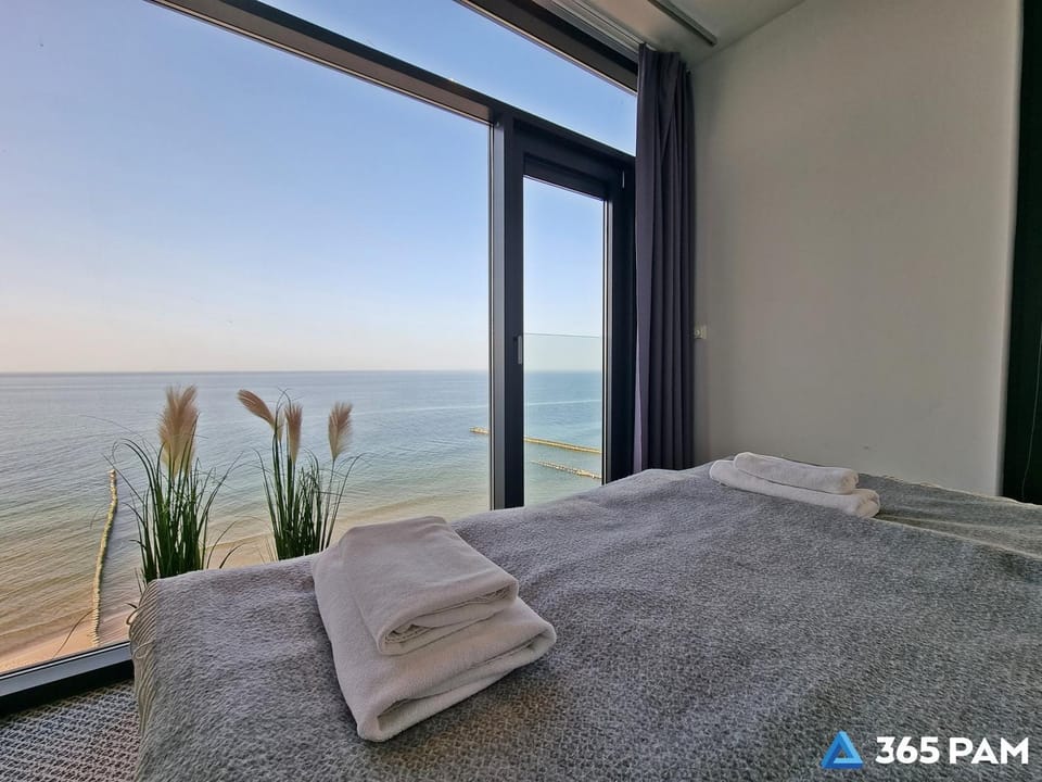 Bed, Natural landscape, Photo of the whole room, Bedroom, Sea view, towels