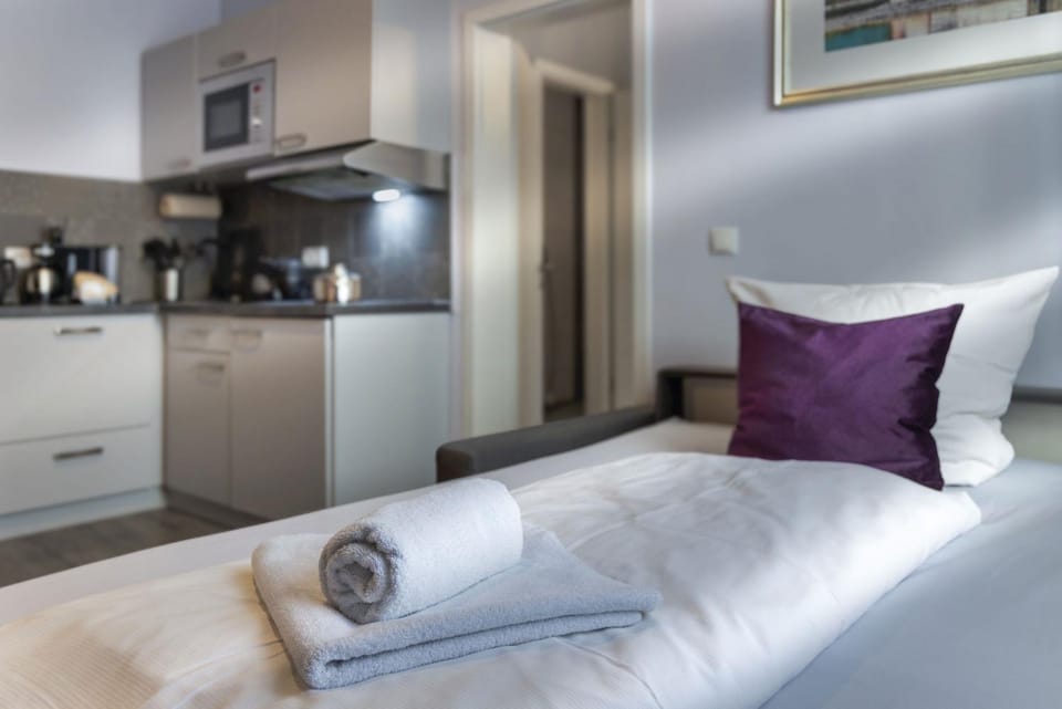 Bed, Kitchen or kitchenette, Photo of the whole room