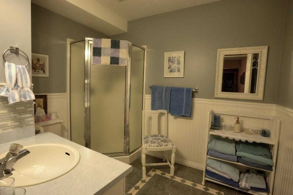 Bathroom, Internal: Not applicable to any particular room
