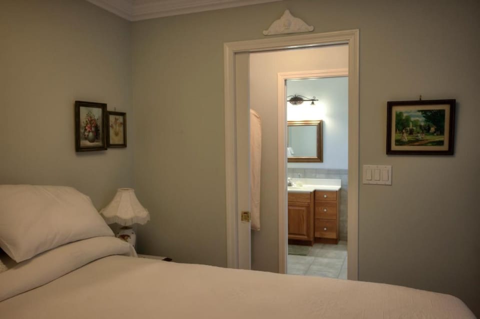 Bed, Bathroom