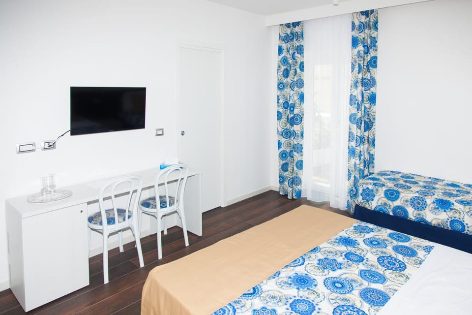 Restaurant/places to eat, Summer, TV and multimedia, View (from property/room), View (from property/room), Photo of the whole room, Bedroom, Garden view, Mountain view, Sea view, Seasons, internet, vending machine