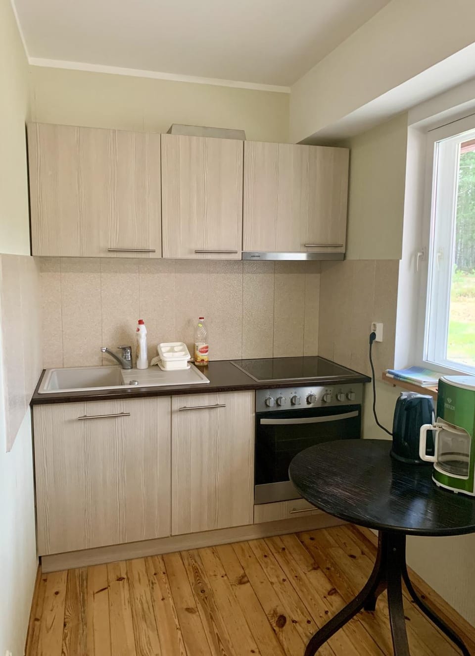 Coffee/tea facilities, Kitchen or kitchenette, Kitchen or kitchenette, stove