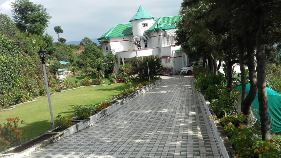Property building, Bird's eye view, Garden
