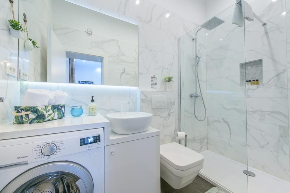 Shower, Bathroom, towels, washing machine