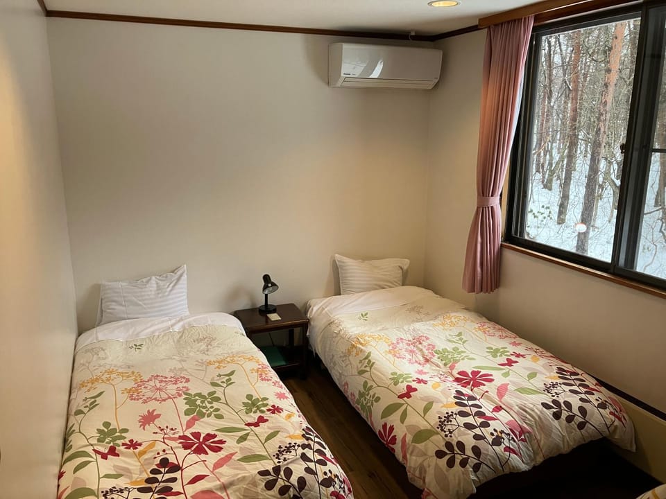 Bed, air conditioner