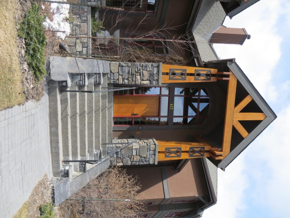 Facade/entrance