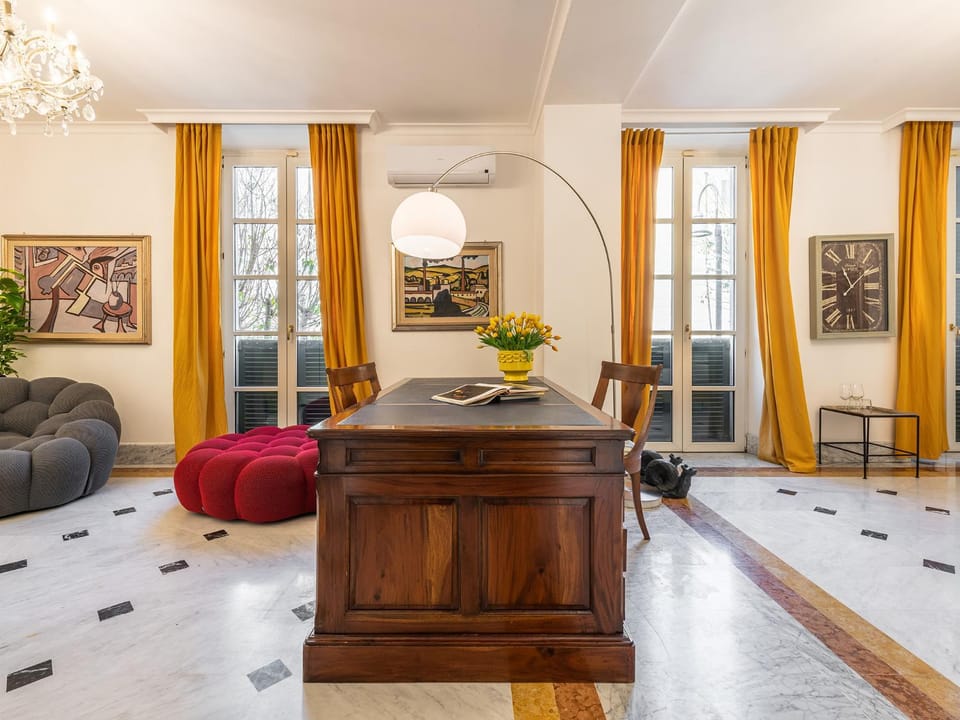 Living room, Seating area, air conditioner