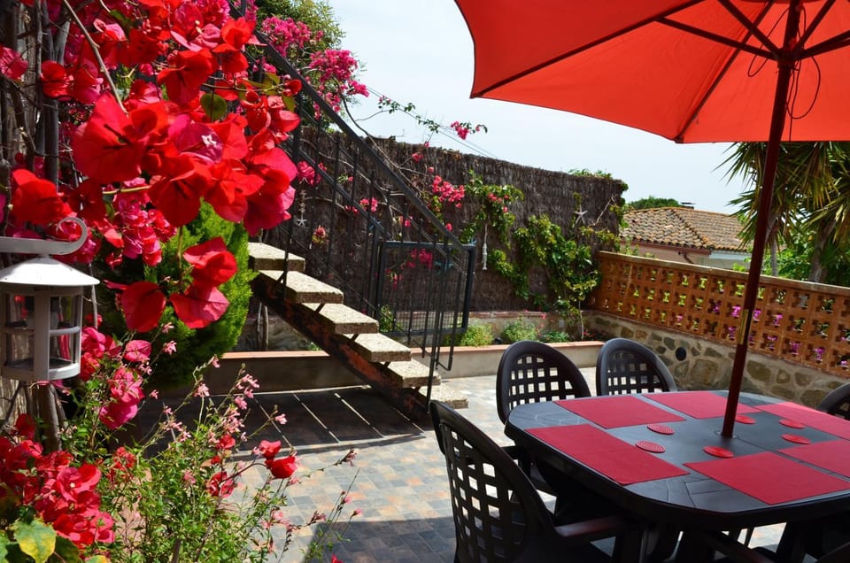 Patio, Spring, Day, Garden, View (from property/room), Balcony/Terrace, Dining area, Garden view