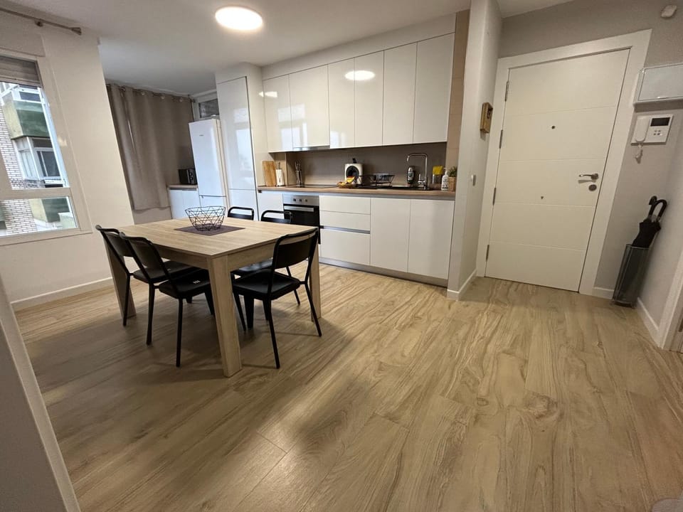 Kitchen or kitchenette, Dining area, minibar, pet friendly, stove