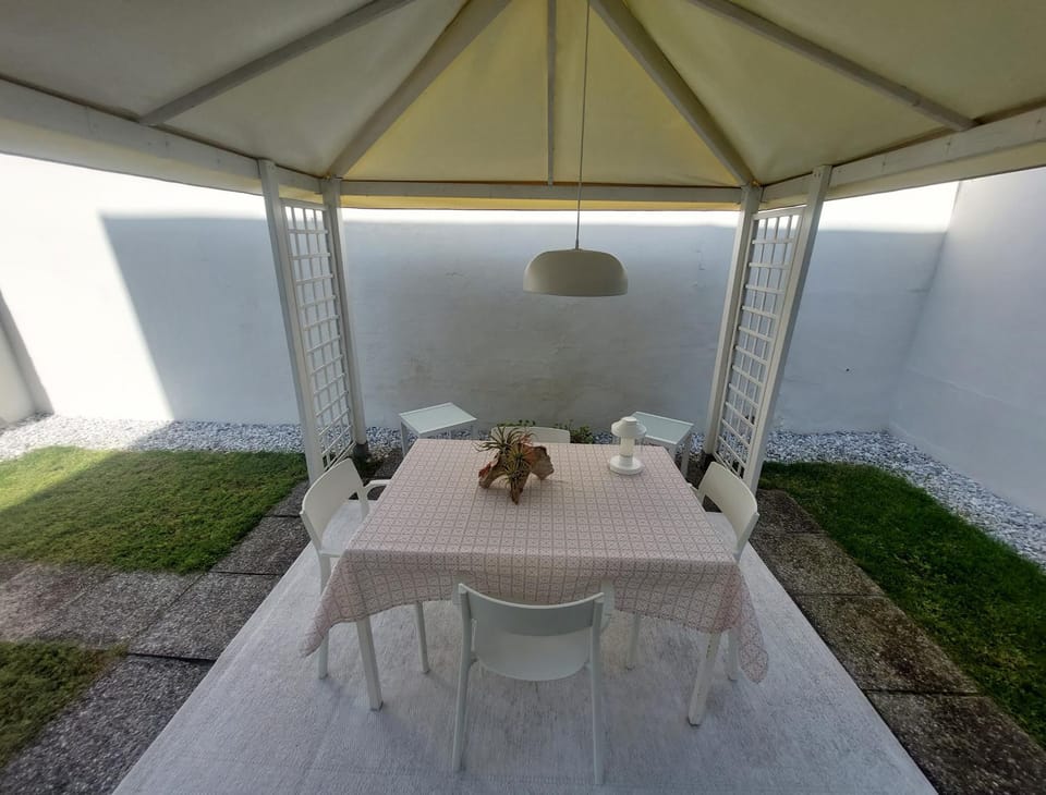 Patio, Spring, Summer, Garden, Food and drinks, Food, Garden view, Breakfast, Lunch, Dinner
