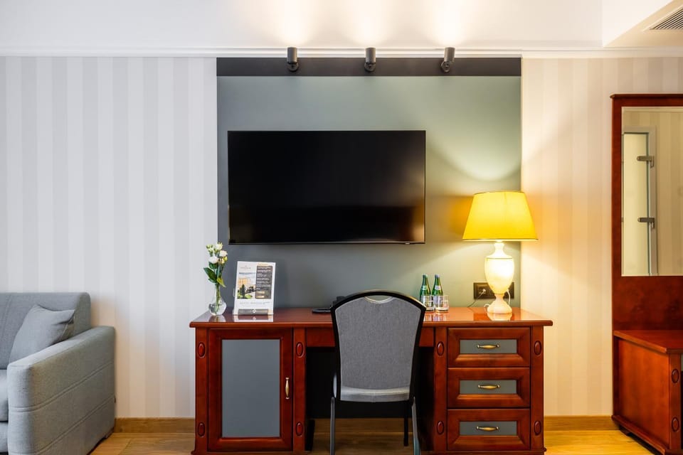 TV and multimedia, Seating area