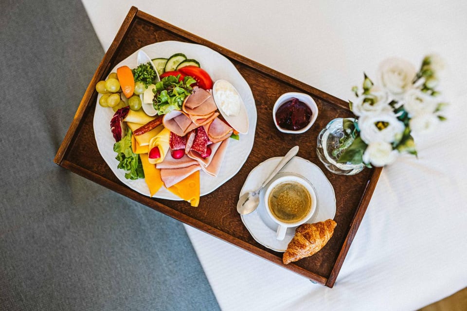 Food, Breakfast, Continental breakfast, Lunch, Drinks