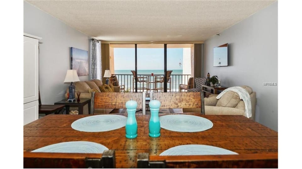 View (from property/room), Balcony/Terrace, Dining area, Sea view
